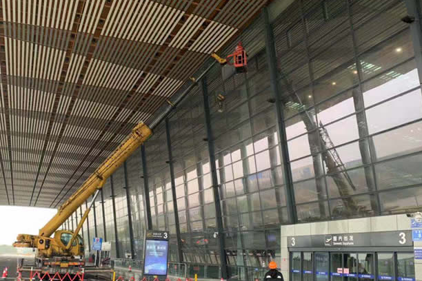 梅州玻璃幕墙维护和保养